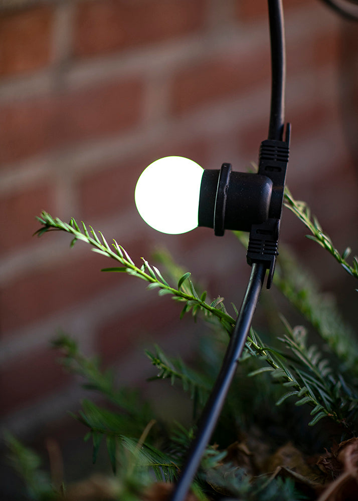 Gewerbliche Qualität E27 Lichterkette 50M Mit 50 Fassungen IP44 - 142611