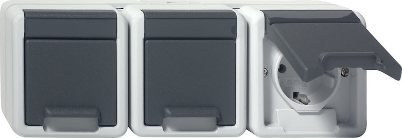 Gira Dreifach Schuko Steckdose Mit Schwenkbarer Abdeckung IP44 Grau - 478930